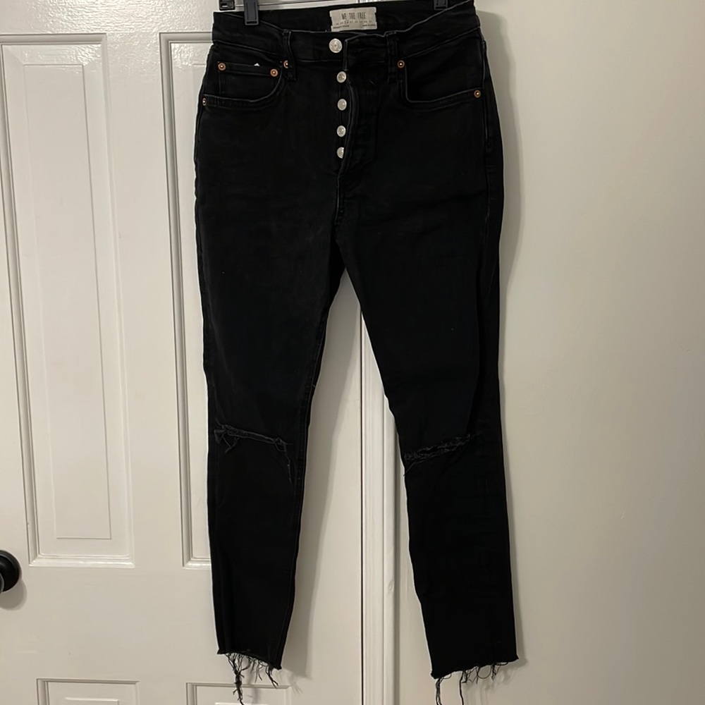 Free people skinny jeans with knee rips
